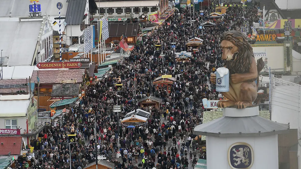 Wiesn soll kein Ballermann sein: Münchner Oktoberfest verbietet Schampus-Duschen