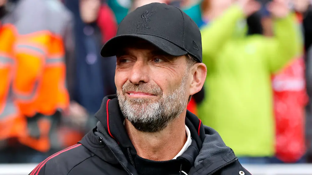 „Trinkt aus, Jungs“: Kloppo feiert mit den Toten Hosen
