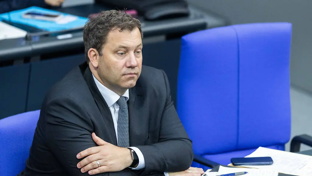 Bei Krankenhäusern läuft es: Bericht: Bund ließ 2025 ein Drittel des Sondervermögens ungenutzt