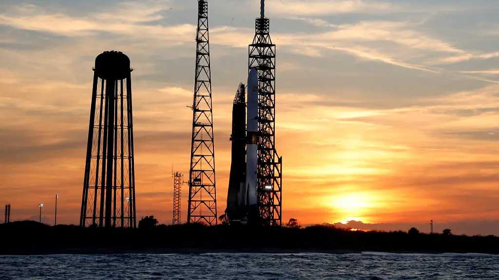 „Sehr harter Tag“: Desaster für Bezos: Rakete explodiert auf Startrampe