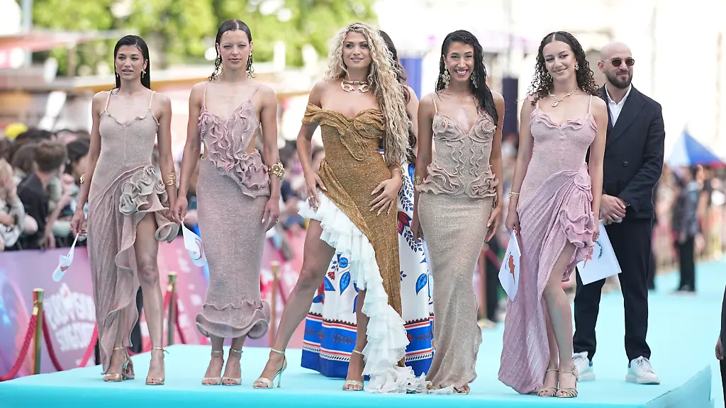 ABD0084-20260510-WIEN-OeSTERREICH-Antigoni-Zypern-am-Sonntag-10-Mai-2026-im-Rahmen-des-Eurovision-Song-Contest-ESC-2026-Turquoise-Carpet-Event-am-Rathausplatz-in-Wien
