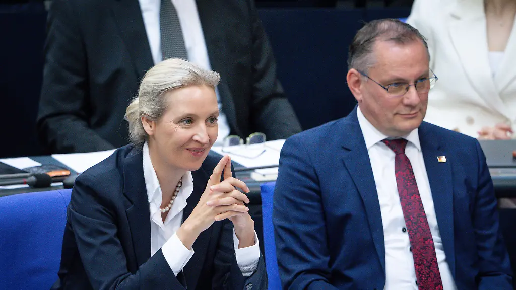 RTL/ntv-Trendbarometer: AfD bleibt deutlich vor Union, Grüne legen leicht zu