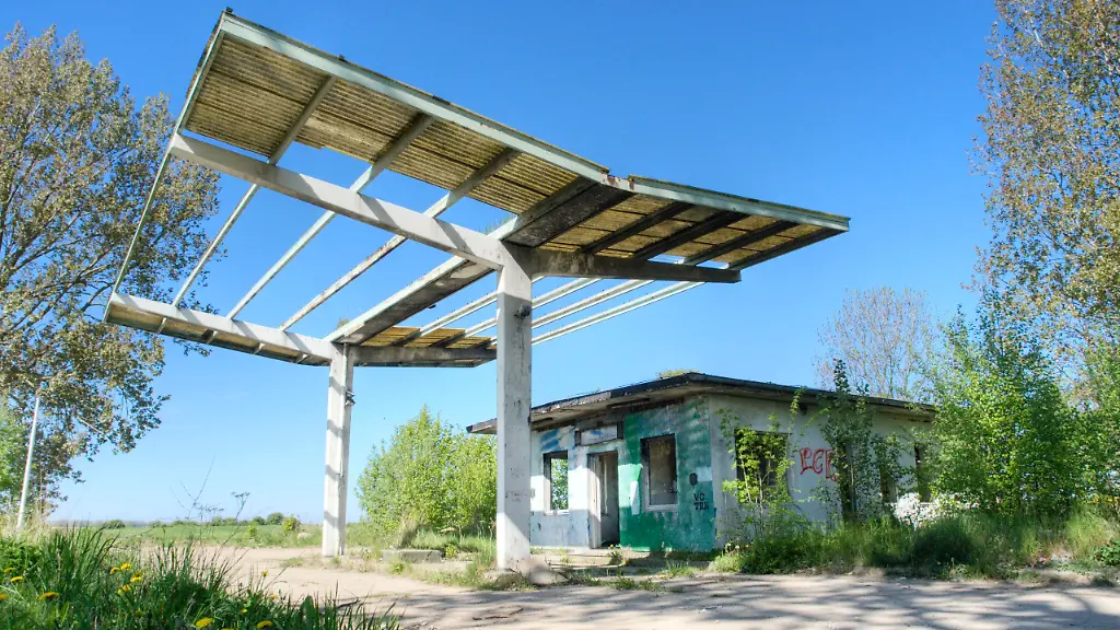 Alte-Tankstelle-Nordwestmecklenburg-Mecklenburg-Vorpommern-Deutschland-Europa