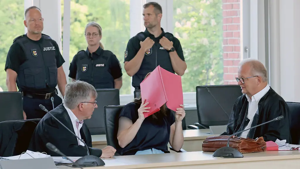 Gutachter sagt aus: Faserspuren an Fabians Leiche deuten auf Angeklagte