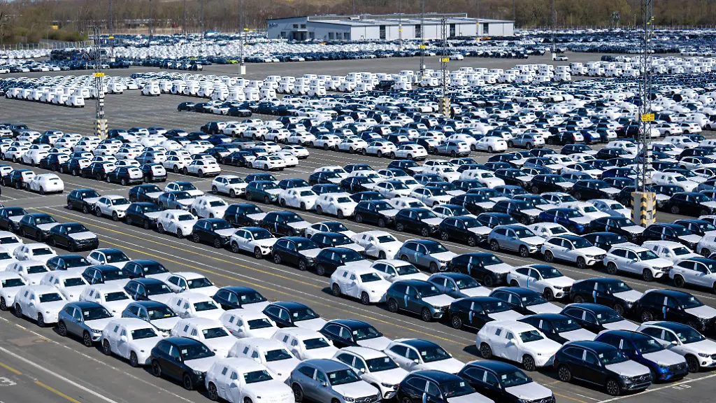 Trump-Zölle zeigen Wirkung: Schrumpfende Auto-Ausfuhren lassen Exporte in die USA einbrechen