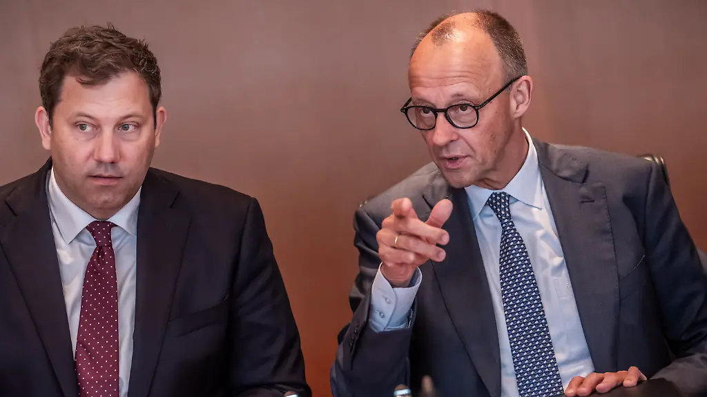 RTL/ntv-Trendbarometer: AfD bleibt weit vorn, Mehrheit erwartet vorzeitiges Koalitionsende