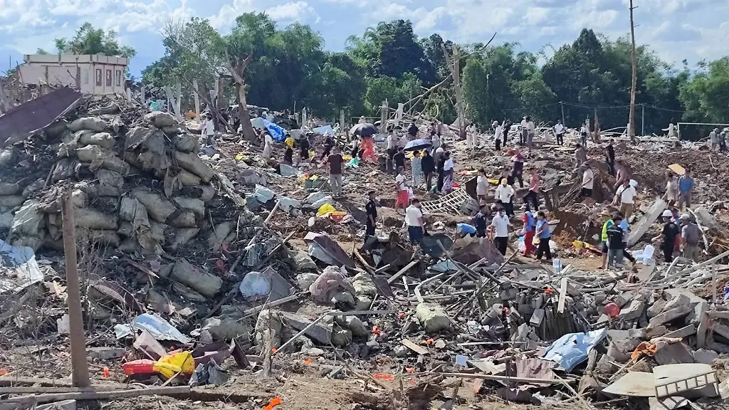 Zahlreiche Wohnhäuser beschädigt: Myanmar: Dutzende Tote durch Explosion in Rebellenlager