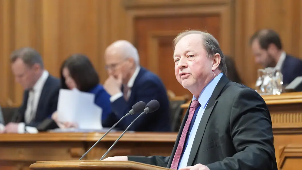 Nur „Überschrift vorgelesen“?: AfD-Politiker blamiert sich mit Weltklimarat-Zitat