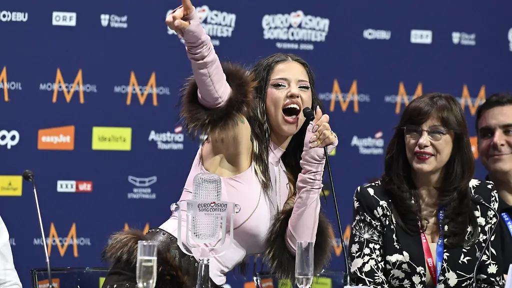 ESC-Gewinnerin-Dara-freut-sich-bei-der-Pressekonferenz-ueber-die-Auszeichnung