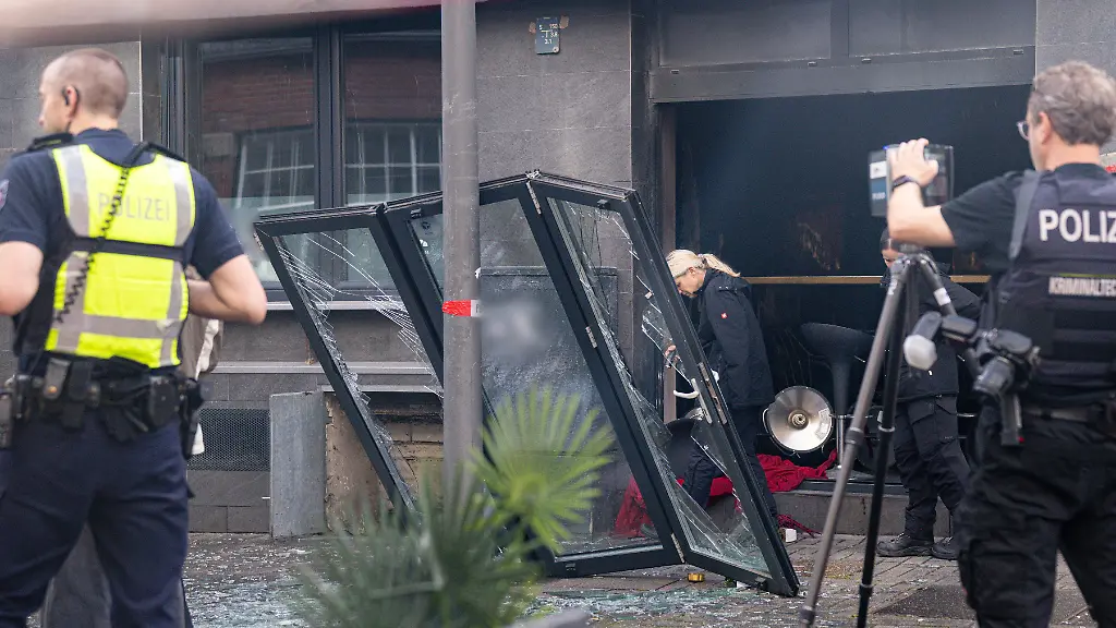 Auch Explosion an Shishabar: Mann durch Schüsse aus Auto in Köln schwer verletzt