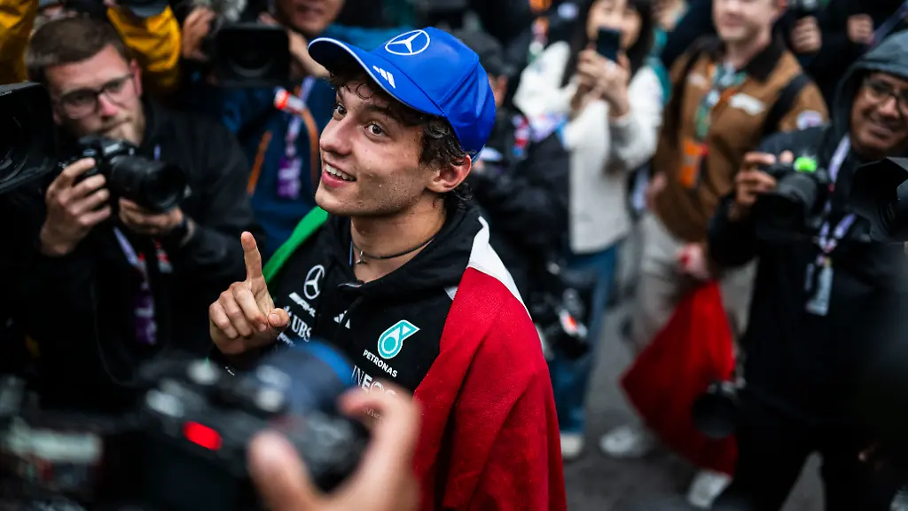 Lewis Hamilton ist ganz verliebt: Formel-1-Spitzenreiter Antonelli lässt alle Zurückhaltung fallen