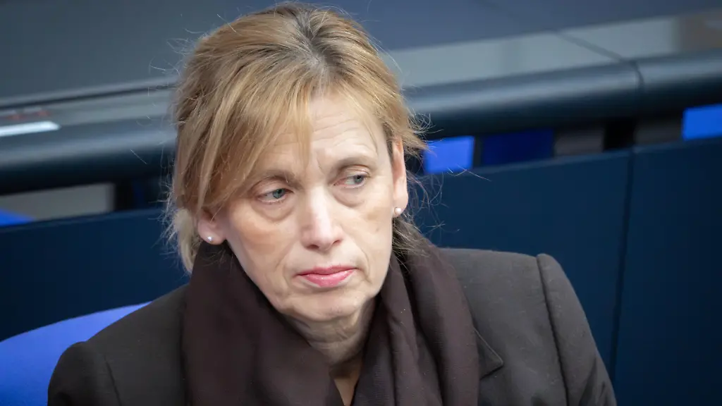 Elterngeld: JU-Chef Winkel attestiert Ministerin einen Denkfehler