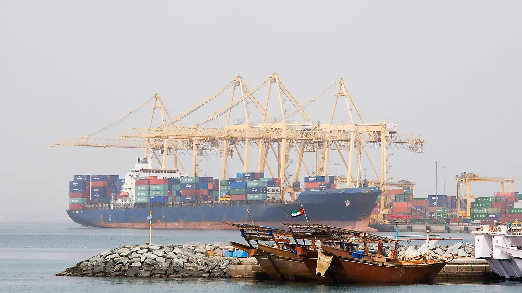 Khor-Fakkan-UAE-Large-cargo-ships-docked-to-load-and-unload-goods-at-Khor-Fakkport-10104348