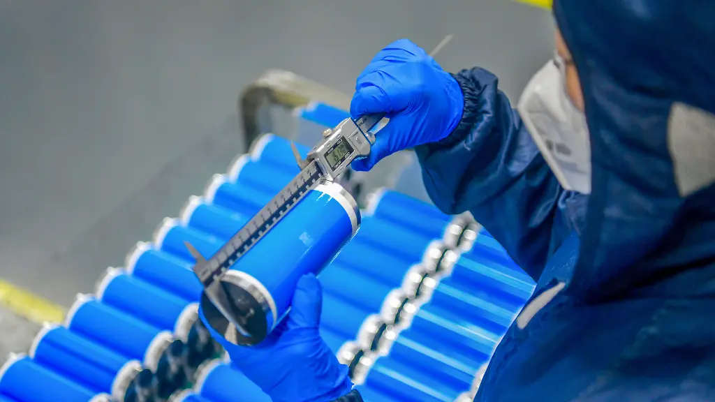 LUOYANG-CHINA-DECEMBER-09-A-worker-manufactures-sodium-ion-battery-at-Namey-New-Energy-Technology-Luoyang-Co-Ltd-on-December-9-2025-in-Luoyang-Henan-Province-of-China