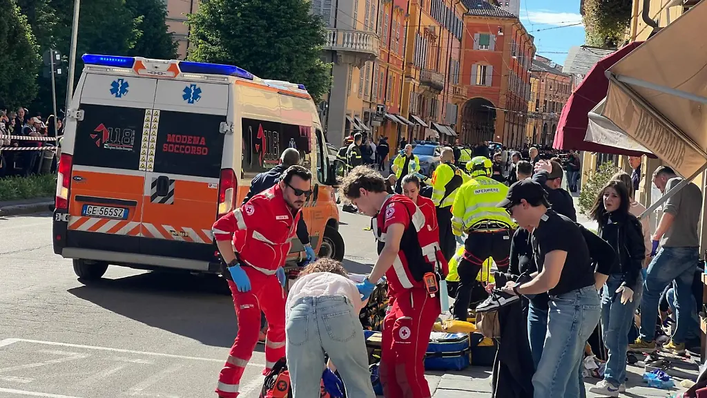 Mehrere Verletzte in Modena: Auto rast in Menschenmenge in Italien