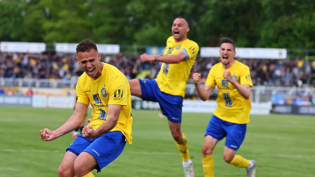 Sachsen erneut Meister: Leipziger Lokomotive fährt Richtung Profifußball – muss aber Umweg nehmen