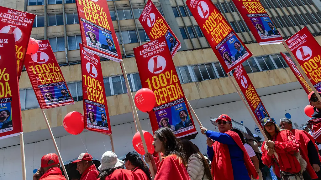 May-1-2026-Bogota-Cundinamarca-Colombia-Protesters-hold-banners-in-support-of-presidential-candidate-Ivan-Cepeda-during-the-Labour-Day-demonstration-march
