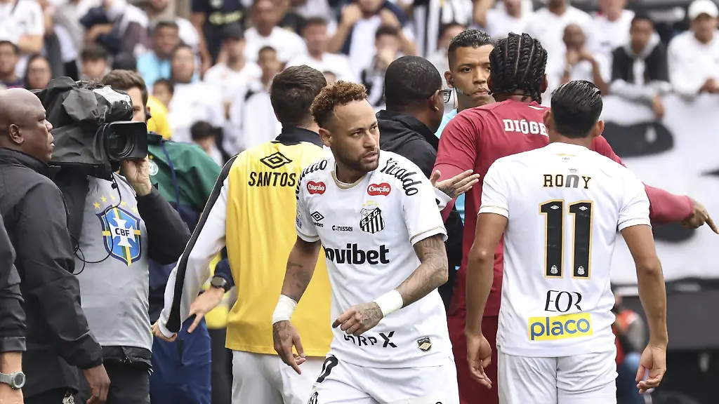 Schiri wechselt Topstar aus: „Unerklärlich“: Neymar tobt nach Wechsel-Farce