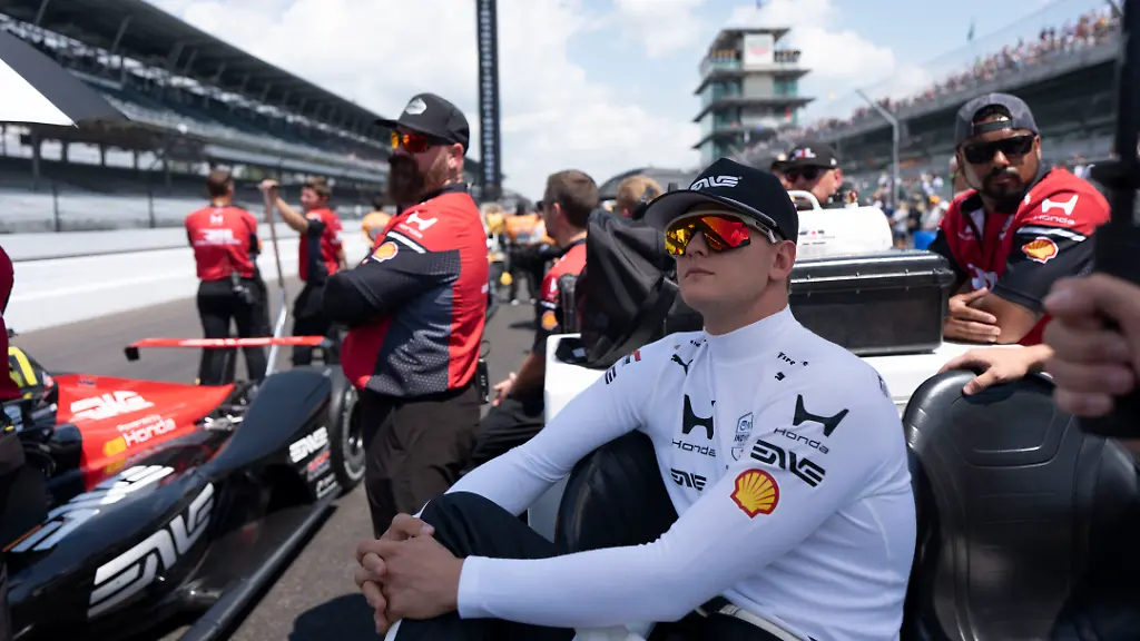 Arm in Arm auf dem roten Teppich: Mick Schumacher überrascht mit Pärchen-Auftritt