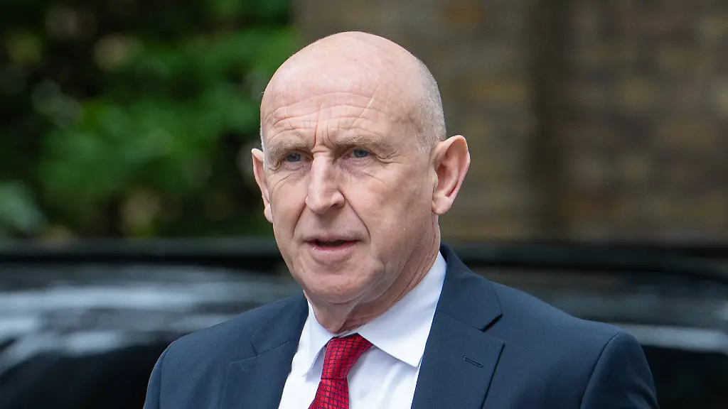 Nahe der russischen Grenze: Bericht: GPS bei Flug von britischem Verteidigungsminister gestört