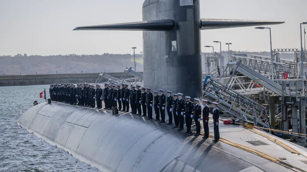 Members-of-the-French-Navy-are-aboard-a-submarine-awaiting-the-arrival-of-French-President-Emmanuel-Macron-at-the-nuclear-submarine-navy-base-of-Ile-Longue-in-Crozon-France-02-March-2026-Photo-by-Eliot-Blondet-ABACAPRESS