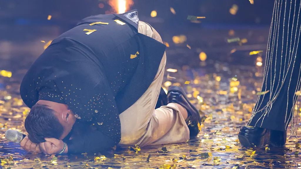 Menowin-Froehlich-jubelt-im-Finale-der-RTL-Casting-Show-Deutschland-sucht-den-Superstar-DSDS-auf-der-Buehne-im-Coloneum-Er-ist-neuer-Superstar