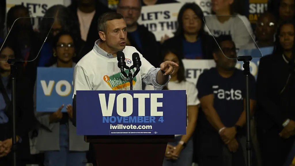NEWARK-NEW-JERSEY-UNITED-STATES-NOVEMBER-1-Chair-of-the-Democratic-National-Committee-DNC-Ken-Martin-speaks-at-a-Get-Out-The-Vote-Rally-for-New-Jersey-Democratic-gubernatorial-candidate-for-Governor-Mikie-Sherrill-at-the-Essex-County-College-gymnasium-in-Newark-New-Jersey-United-States-on-November-1-2025