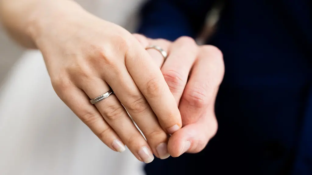 Fragen aus dem Arbeitsrecht: Muss der Arbeitgeber wissen, dass ich geheiratet habe?