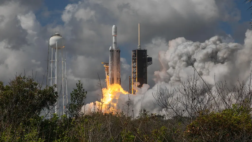 On-a-beautiful-hot-cloudy-morning-liftoff-at-10-13-AM-SpaceX-Falcon-Heavy-Viasat-3-F3-the-12th-Falcon-Heavy-to-fly-from-Kennedy-Space-Center-Brevard-County-Florida-USA-April-29th-2026