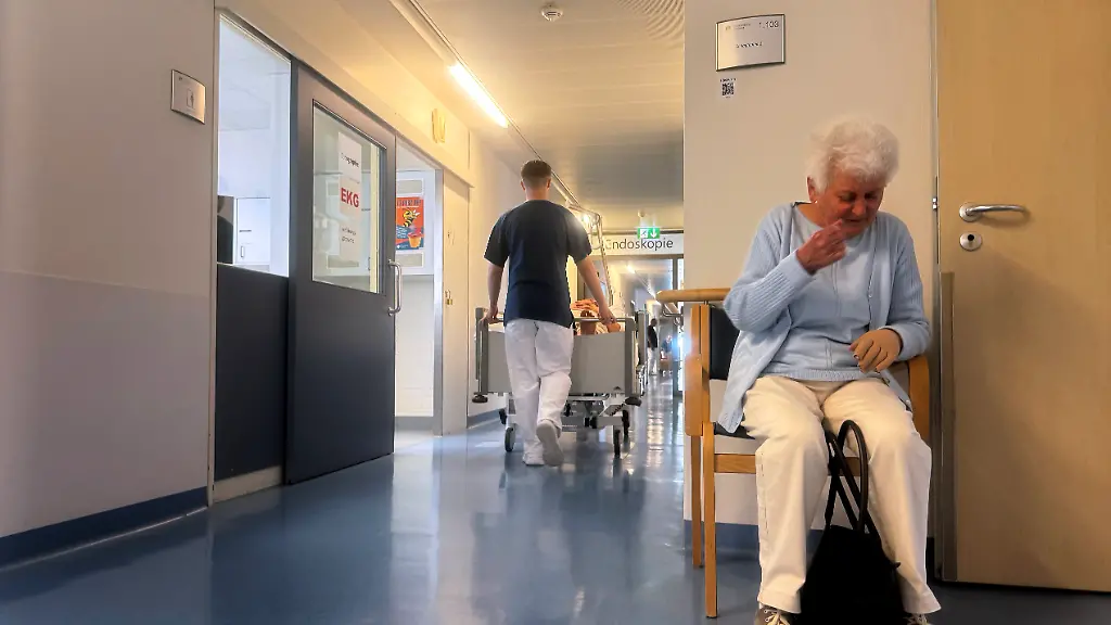„Beiträge müssen stabil bleiben“: Arbeitgeber wollen Pflegesätze an Lebenserwartung koppeln