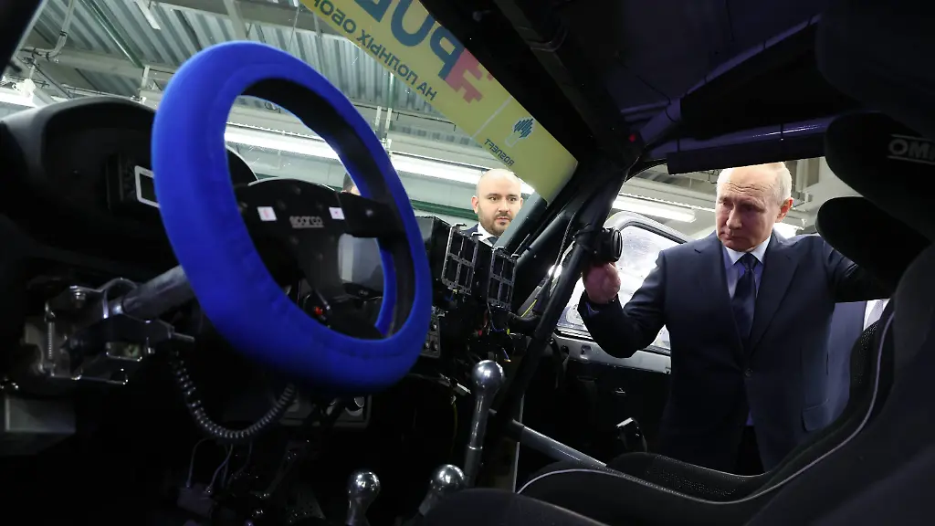 Russia-Putin-Volga-Federal-District-8847974-28-01-2025-Russian-President-Vladimir-Putin-inspects-the-interior-of-the-new-Lada-Niva-Sport-SUV-during-a-visit-to-the-AvtoVAZ-car-manufacturing-plant-in-the-town-of-Togliatti-Samara-region-Russia
