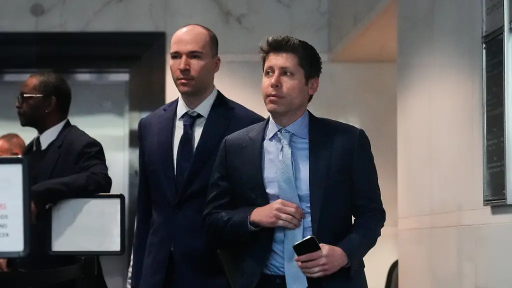 Sam-Altman-right-and-OpenAI-president-Greg-Brockman-center-arrive-at-the-U-S-District-Court-in-Oakland-Calif-Thursday-April-30-2026-AP-Photo-Godofredo-A