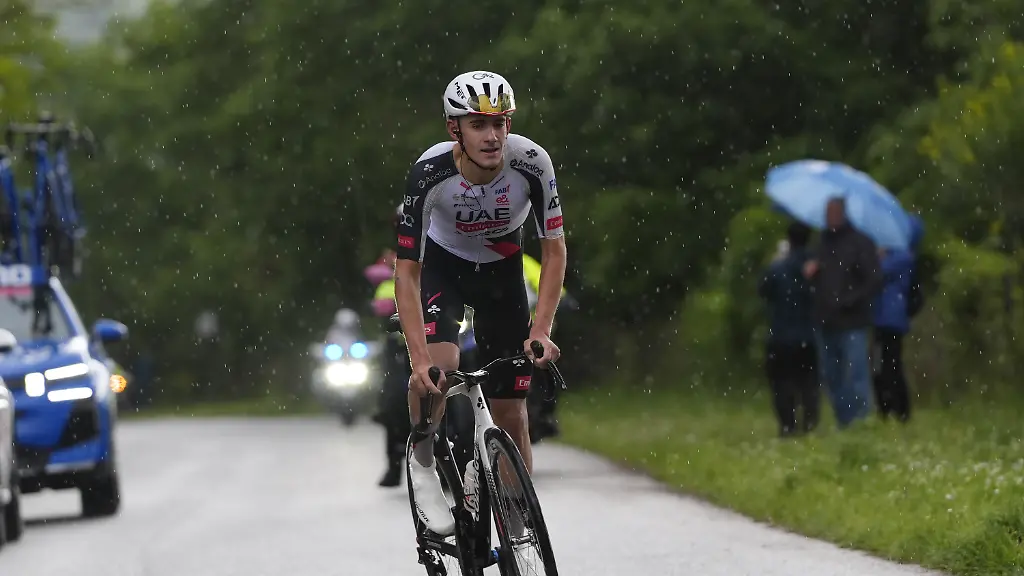Zwei Stürze auf Unwetter-Etappe: Kurioses Giro-Finish: Spanier Arrieta biegt falsch ab und gewinnt trotzdem