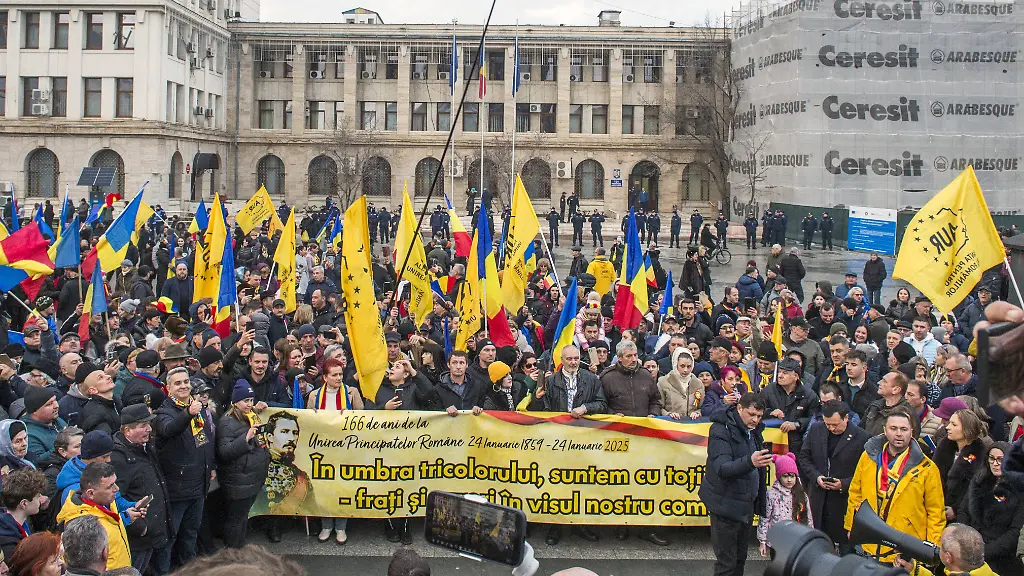 The-Romanian-city-of-Focsani-the-hometown-of-George-Simion-leader-of-the-sovereigntist-AUR-party-Alliance-for-the-Union-of-Romanians-a-and-supporter-of-the-independent-candidate-CAlin-Georgescu-who-led-the-first-round-of-the-presidential-election-a-was-on-January-24-the-scene-of-a-particularly-significant-demonstration-for-this-mid-sized-city-of-67-000-inhabitants-On-the-occasion-of-the-celebration-of-the-unification-of-the-Romanian-provinces-1-500-AUR-activists-led-by-George-Simion-gathered-to-protest-against-the-annulment-of-the-presidential-election-held-in-late-November-2024-and-a-particularly-unpopular-package-of-social-reforms