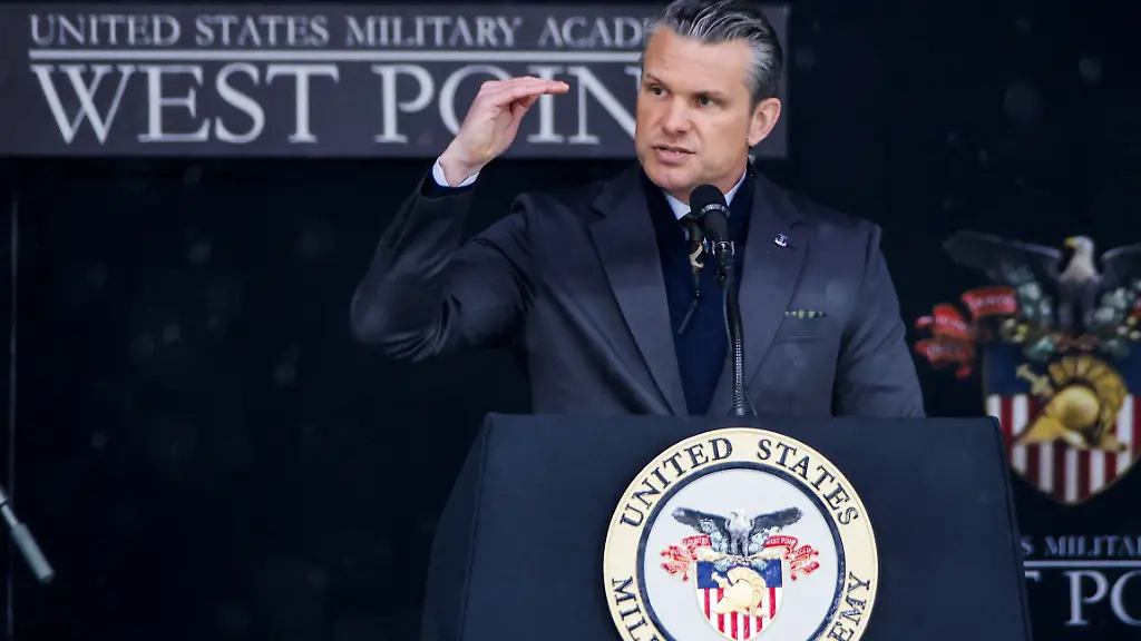 „Fit, nicht fett“: Hegseth schimpft vor Westpoint-Absolventen über Diversität