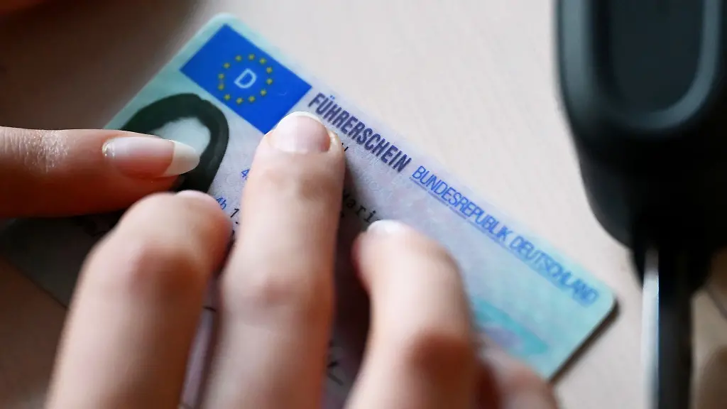 Viele-Fahrschuelerinnen-und-Fahrschueler-rasselten-durch-die-Fuehrerscheinpruefung