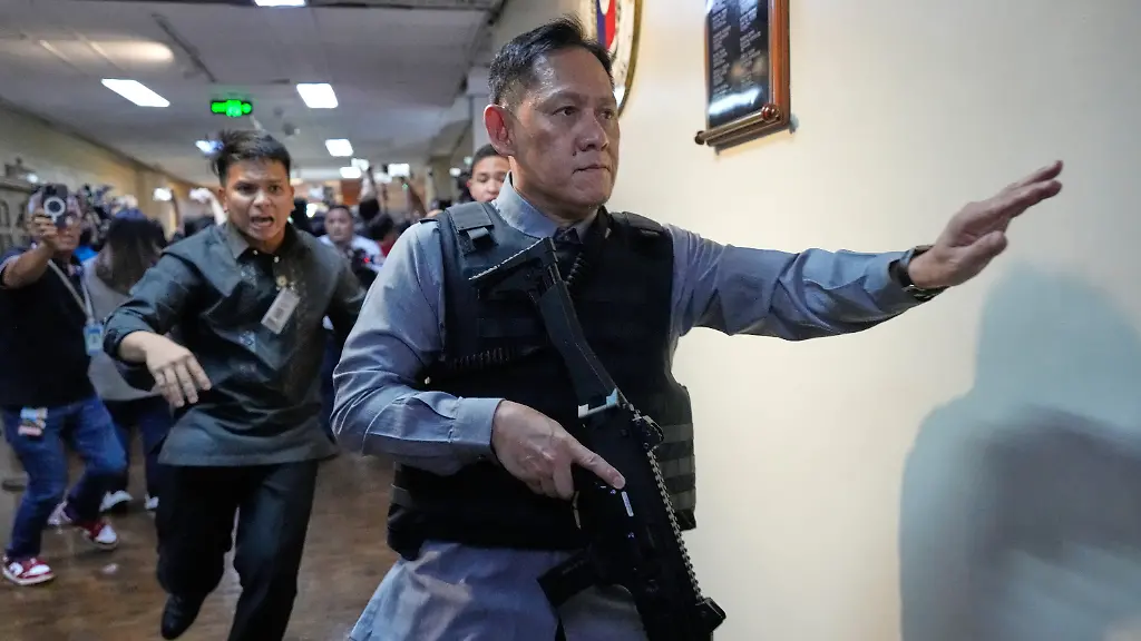 Vom IStGH in Den Haag gesucht: Schüsse im philippinischen Senat – Duterte-Verbündeter festgenommen?