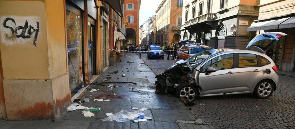 Mann rast in Norditalien mit Auto in Menschenmenge