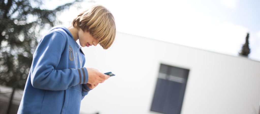 Mehr als 15.000 Verstöße gegen Jugendschutz im Netz gemeldet