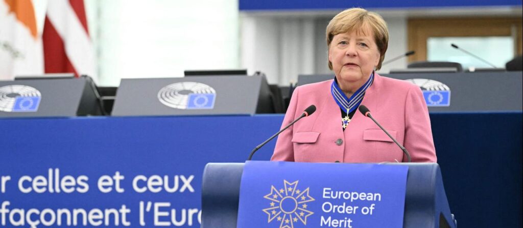 Europäischer Verdienstorden für Merkel und Selenskyj