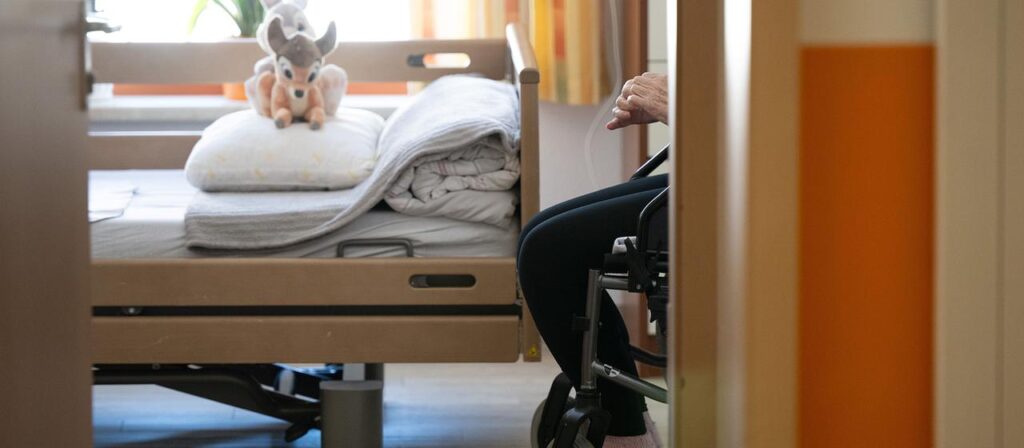 Kritik an Warken-Plänen zu höheren Pflegebeiträgen für Kinderlose