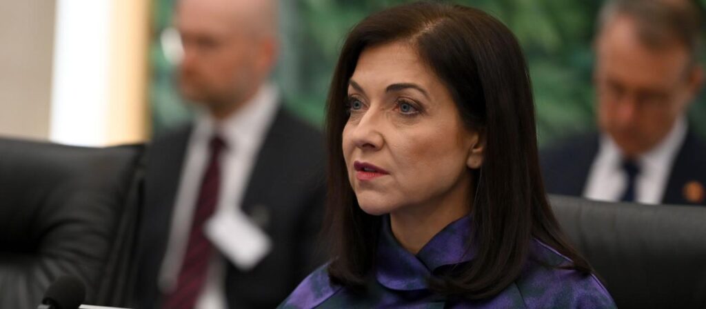 Wirtschaftsministerin in China – Reiche mahnt fairen Wettbewerb an