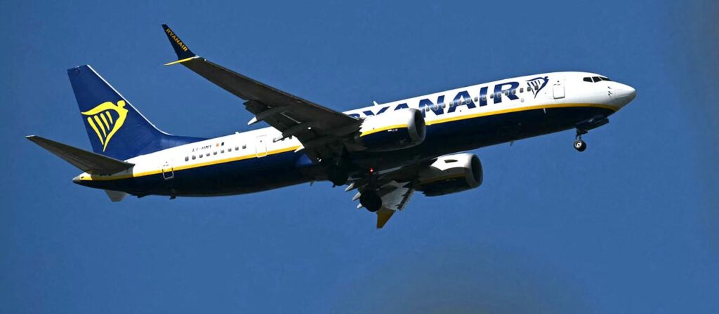 Ryanair übertrifft Erwartungen und fliegt Rekordgewinn ein