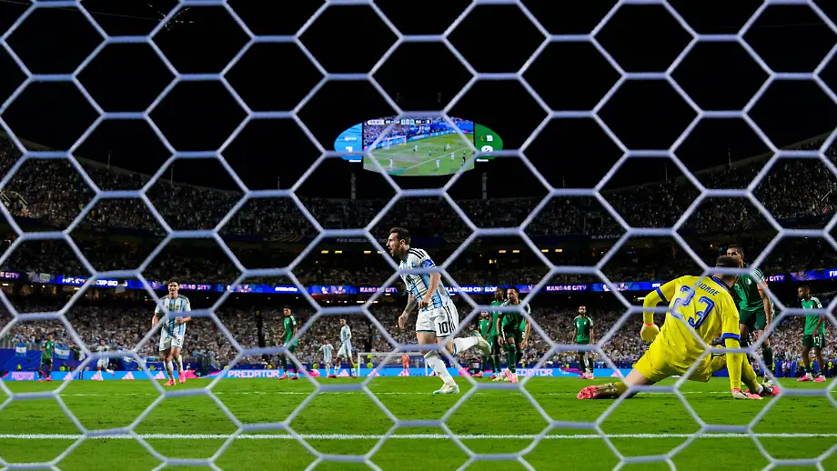 „Jordan des Fußballs“: Xavi hebt „übermenschlichen“ Messi in den Sport-Olymp