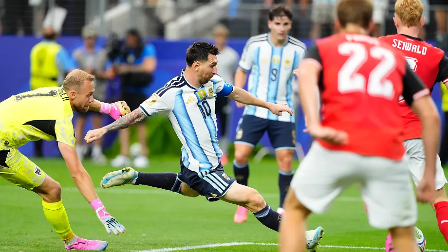 Unsichtbarer Superheld: Die Welt wirft sich vor Lionel Messi in den Staub