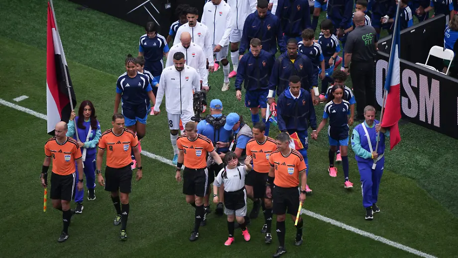 132 Minuten Pause: Wetter-Chaos sorgt für ungemütlichen WM-Rekord
