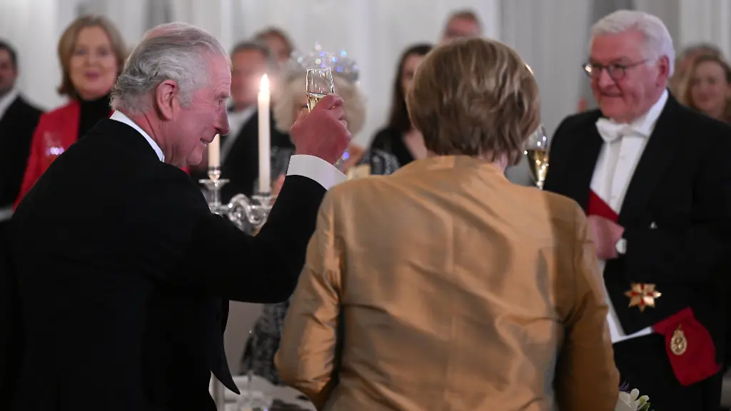 29-03-2023-Berlin-Germany-King-Charles-III-and-Camilla-Queen-Consort-with-President-of-Germany-Frank-Walter-Steinmeier-and-his-wife-Elke-Budenbender-at-a-State-Banquet-at-Bellevue-Berlin-on-day-one-of-their-three-day-State-Visit-to-Germany