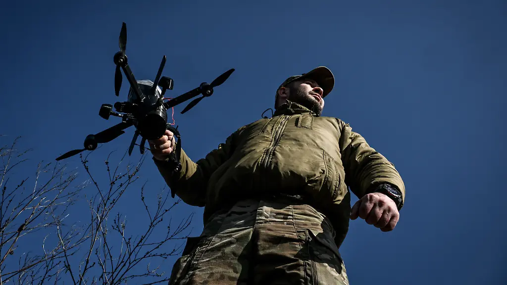 A-fighter-of-the-Special-Purpose-Police-Battalion-of-the-Main-Directorate-of-the-National-Police-in-Zaporizhzhia-region-launches-an-FPV-drone-from-a-trench-on-the-approaches-to-Zaporizhzhia-Ukraine-on-March-5-2026