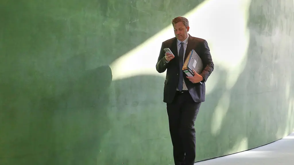 Berlin-Deutschland-Bundeskanzleramt-Ministerpraesidentenkonferenz-Bundesminister-der-Finanzen-Lars-Klingbeil-SPD