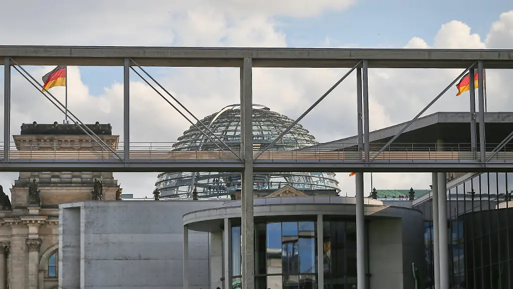 Unkenntnis auf Unternehmerseite?: SPD lehnt wie Union einen Verzicht auf Sommerpause ab